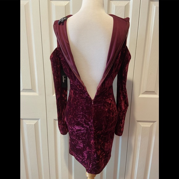 NWT~Sexy~Stunning~Lulus Cold Shoulder Velvet Dress - Picture 8 of 12